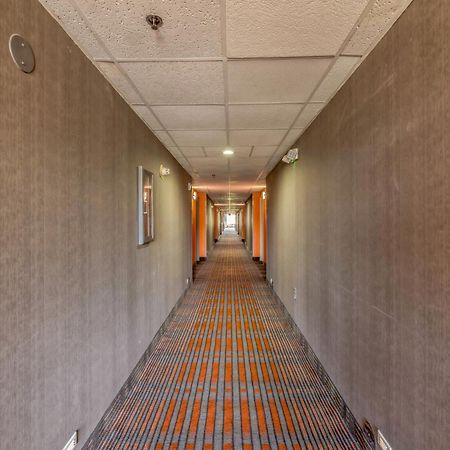 Howard Johnson By Wyndham Lexington Exterior photo