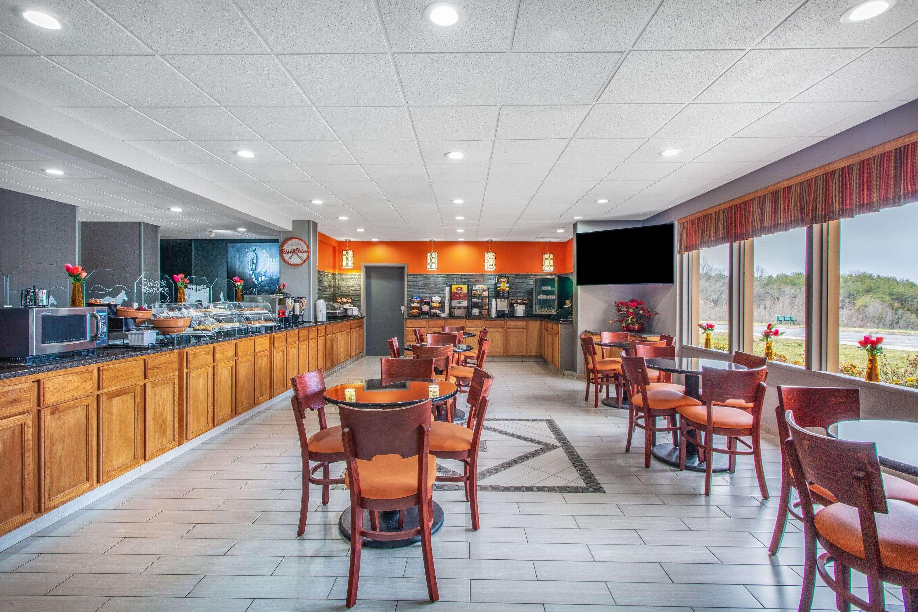 Howard Johnson By Wyndham Lexington Exterior photo