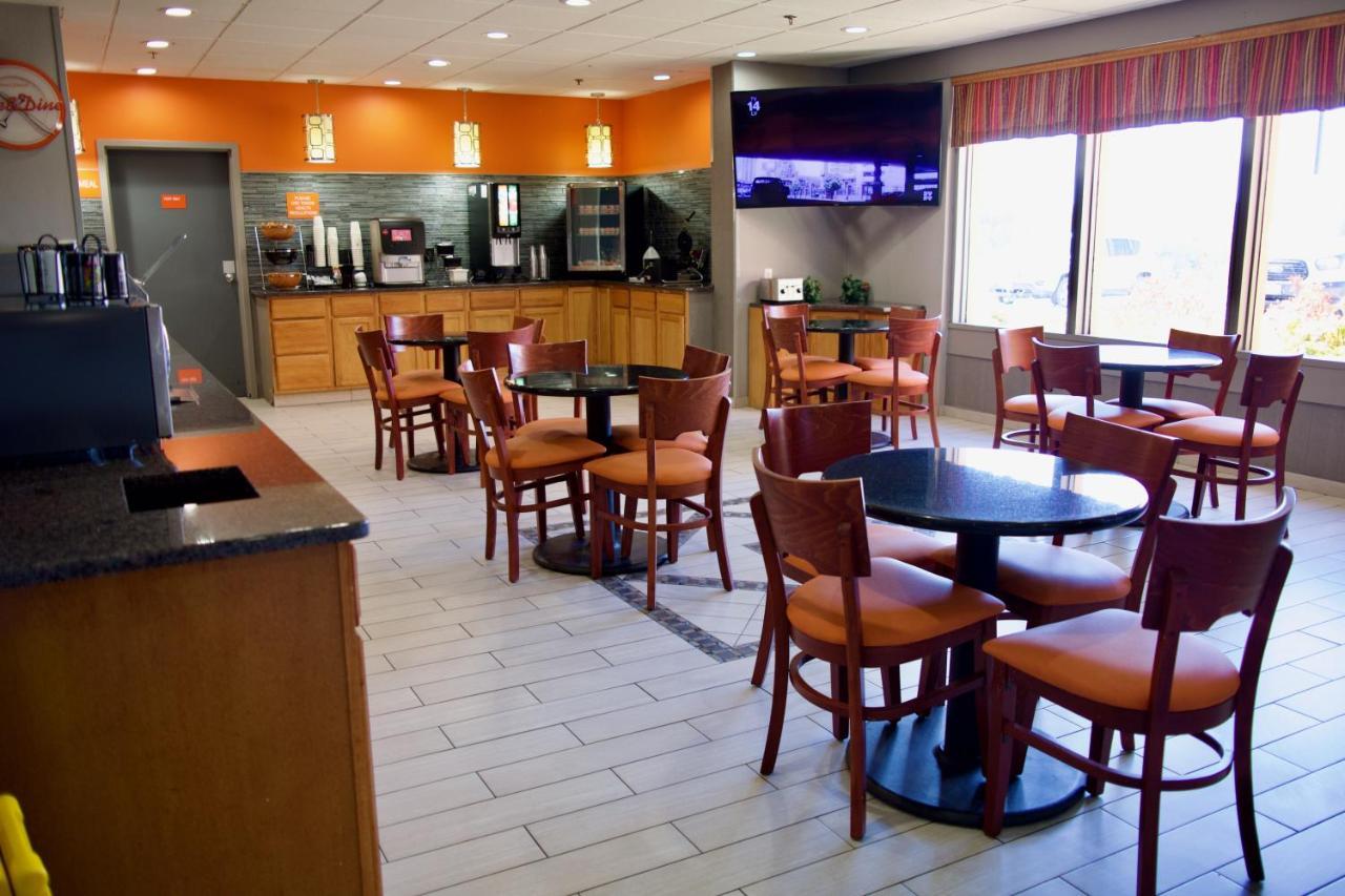 Howard Johnson By Wyndham Lexington Exterior photo