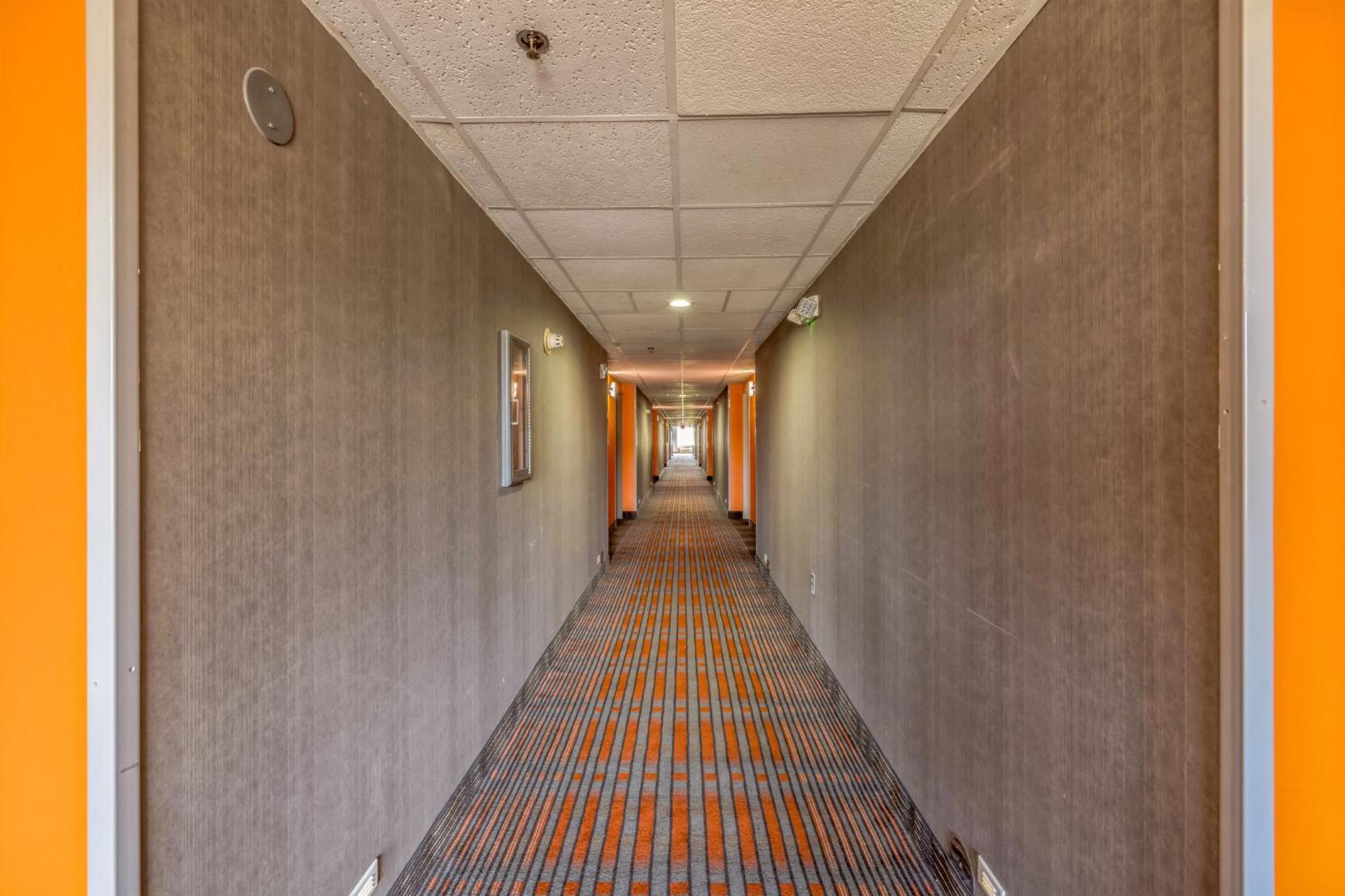 Howard Johnson By Wyndham Lexington Exterior photo
