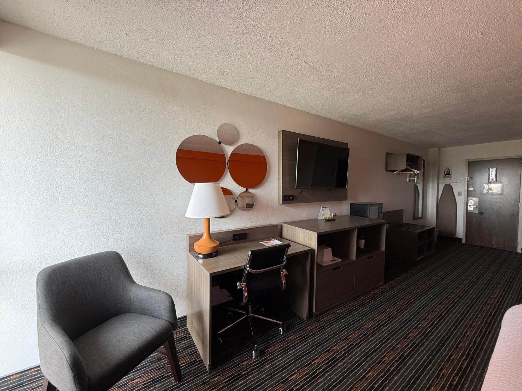 Howard Johnson By Wyndham Lexington Exterior photo