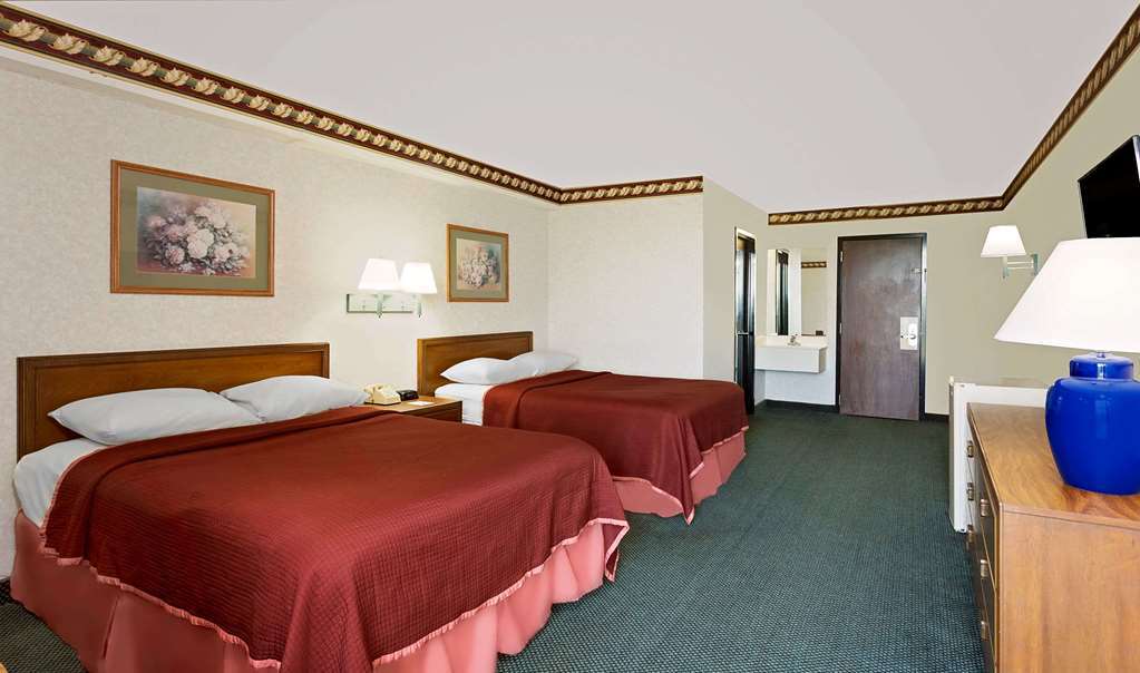 Howard Johnson By Wyndham Lexington Hotel Room photo