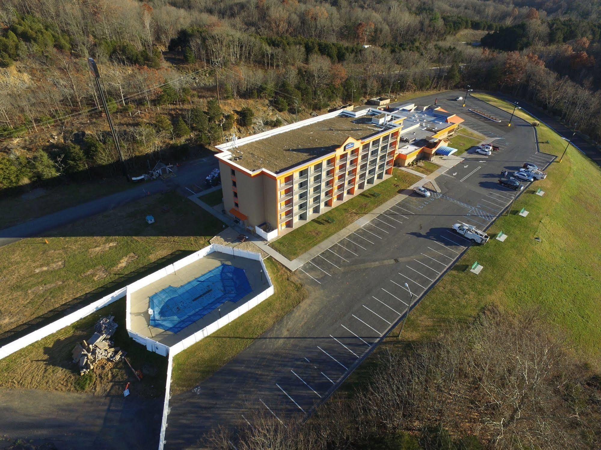 Howard Johnson By Wyndham Lexington Hotel Exterior photo